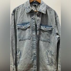 H& M Women Oversized Casual Distressed Denim Jacket Size S. Pre owned like new